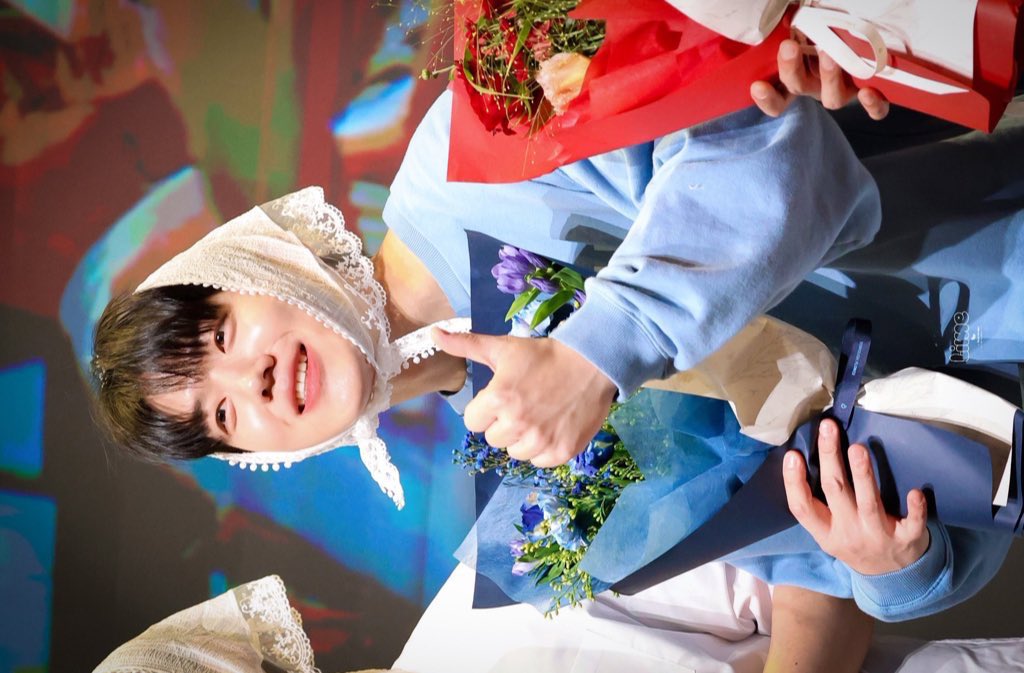 너무너무 예뻐서 모든 각도에서 예뻐해야갰다😵‍💫