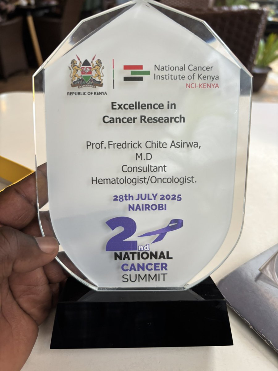 ChiteDoc's tweet image. Thank you @NCIKenya, the CEO  &amp;amp; the entire board for this recognition. I will continue, with like-minded individuals &amp;amp;  orgs, to relentlessly pursue quality cancer care &amp;amp; control globally but esp.  in #Africa &amp;amp; #LMIC @CANCERKESHO @ASCO @uicc @myESMO @AORTIC_AFRICA @Intercancer