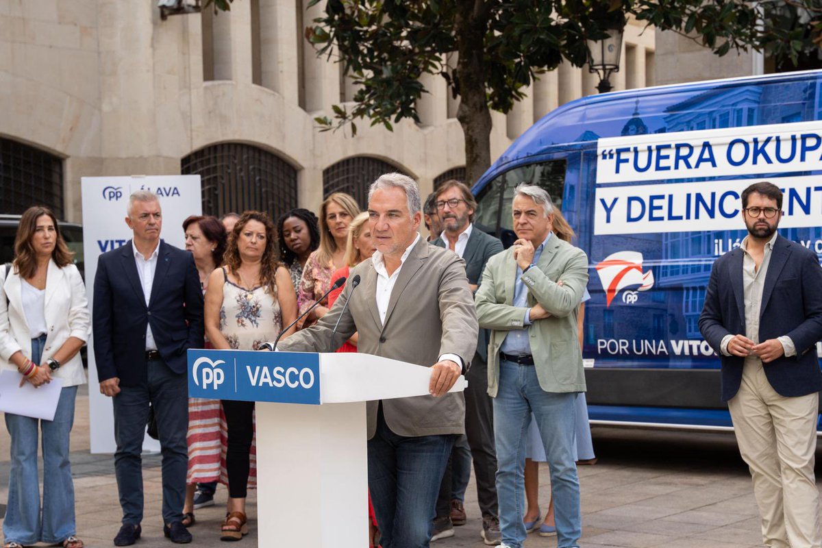 El PP de Vitoria ha puesto en marcha un teléfono para canalizar las denuncias de inseguridad y ocupación. El propio <a href="/IGarcia_Calvo/">Iñaki García Calvo</a> y su equipo gestionan las llamadas. Éste es el <a href="/popular/">Banco Popular</a>. Esto es ser útil a la gente: desde los gobiernos y también desde la oposición.