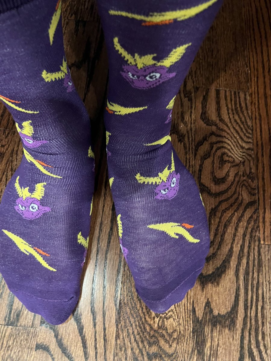 MidhatBM's tweet image. Going to start #funsockfriday first up some Spyro socks