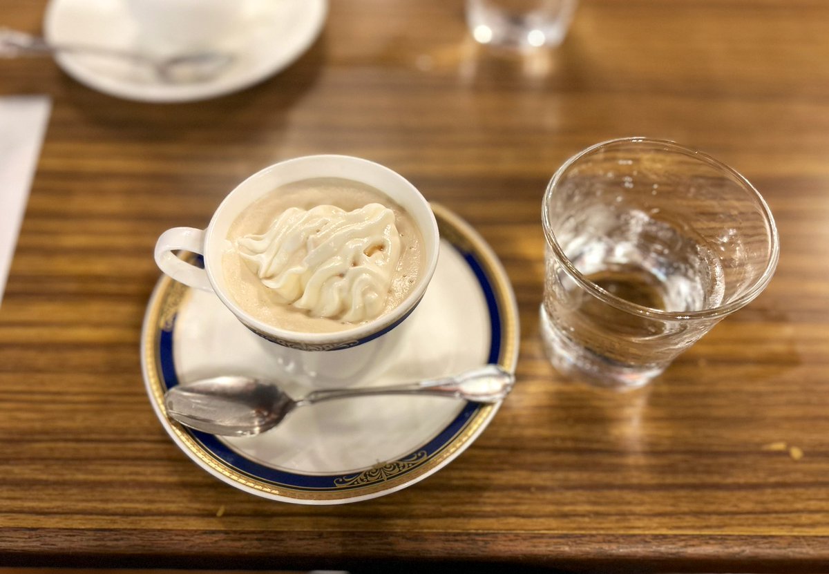 金曜日のコーヒータイム
お久しぶりのニューｙｃ
店内禁煙になったので父を誘ってウインナー☕️ 喫煙できなくなったから以前の賑わいはなくなってしまったねぇ