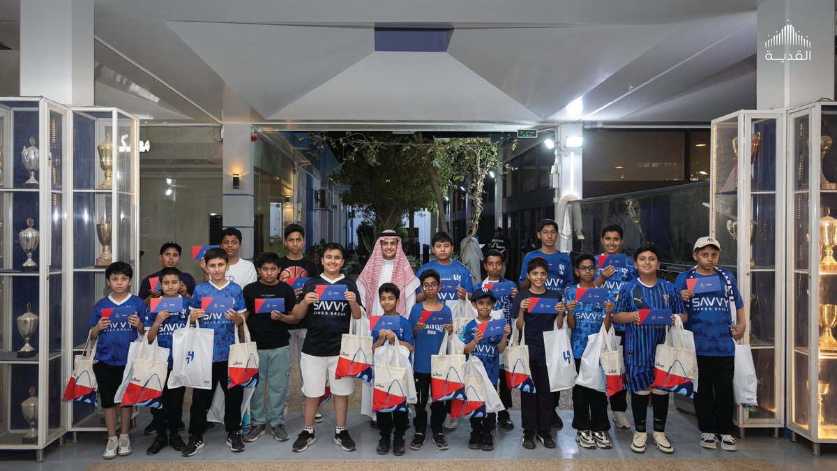 نظّمت #شركة_القدية_للاستثمار بالتعاون مع <a href="/AlhilalSR/">مؤسسة الهلال الخيرية</a> و @SixflagsQC يومًا مميزًا في مقر نادي الهلال، استضافت خلاله أبناء <a href="/durma_k/">جمعية البر الخيرية بضرماء</a>.. تخلل الزيارة جولة في المرافق ومباراة ودية، واختُتم اليوم بتوزيع الهدايا والتذاكر المُقدمة من متنزّه Six Flags، وهي أحد مبادرات الخدمة المجتمعية ضمن
