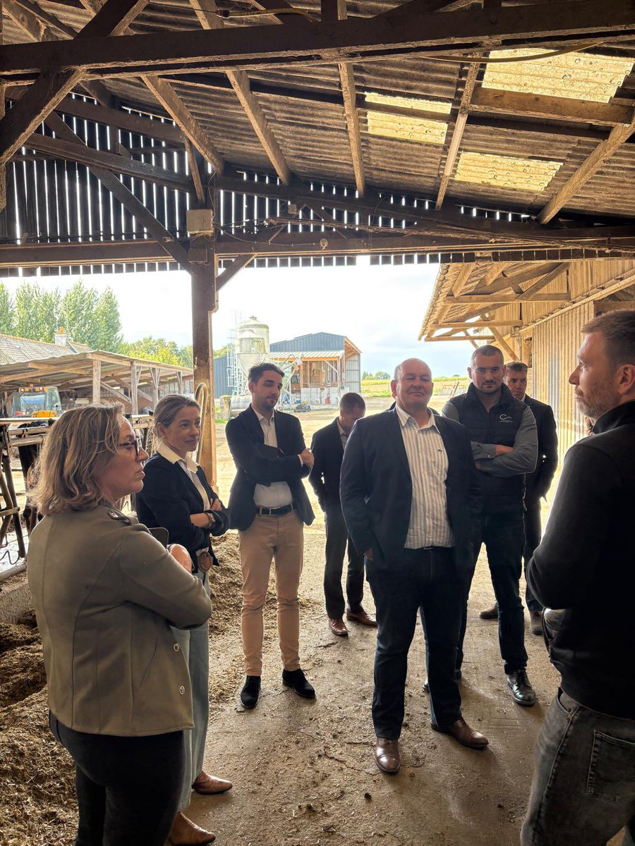 Pour braver le vent frais de la Bretagne, rien de tel qu’une visite d’exploitation laitière !

Un temps d’échange précieux pour mettre en lumière les défis de la filière et rappeler combien le combat pour notre souveraineté alimentaire est essentiel.

Un grand merci au <a href="/cniel/">CNIEL</a>