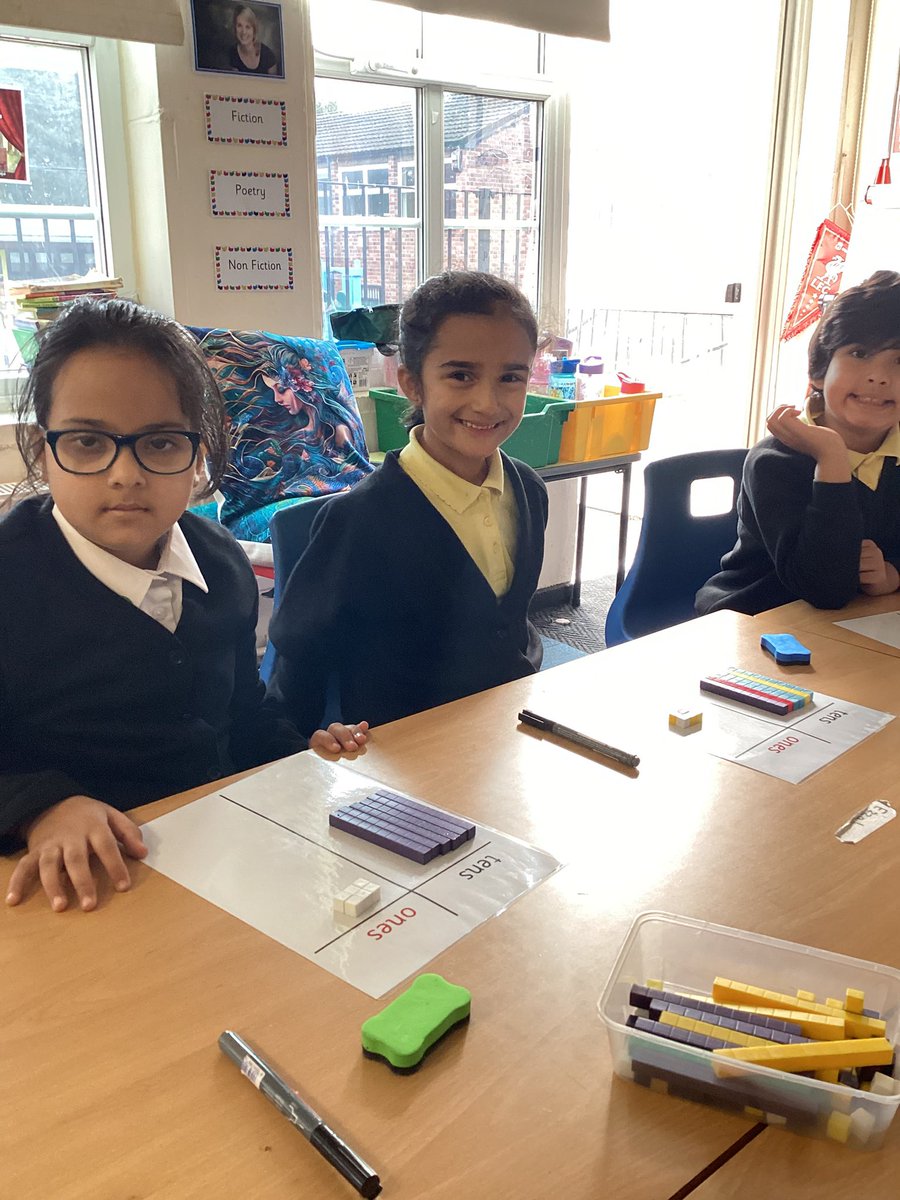 HolyFamilyYear2's tweet photo. We are partitioning numbers. 22 can be partitioned in to 20 and 2 #MATHSHFB10 #WhiteRoseMaths https://t.co/oK1okY2l2F