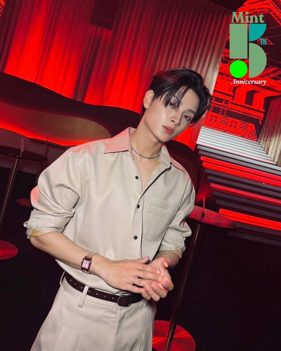 mintmag_th's tweet photo. พี่คนหล่อชัดๆ! #MintReports ส่งภาพหล่อหรูของหนุ่ม ‘ขุนพล’ BUS คอมพลีทลุคแกลมไปกับเครื่องประดับจาก Cartier พร้อมร่วมงานปาร์ตี้ ณ  จีเวล ฮอลล์, สยามพารากอน ฉลองให้กับการเปิดตัวบูติกแห่งใหม่ 💚

CARTIER X KHUNPOL

#CartierxKHUNPOL 
#KHUNPOL #BUSbecauseofyouishine 
#CartierThailand 
#MintMagTH