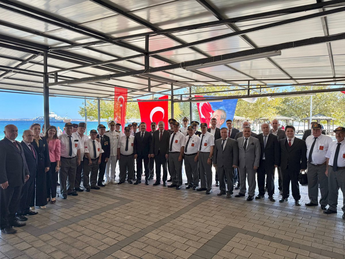 19 Eylül Gaziler Günü münasebetiyle Kaymakamımız Sayın Cafer EKİNCİ ve ilçe protokolünün katılımlarıyla Çelenk Sunma Töreni gerçekleştirildi.
Törenin ardından Kaymakamımız ve ilçe protokolü Şehit ve Gazi Ailelerimiz ile birlikte düzenlenen kahvaltı programında bir araya geldiler.