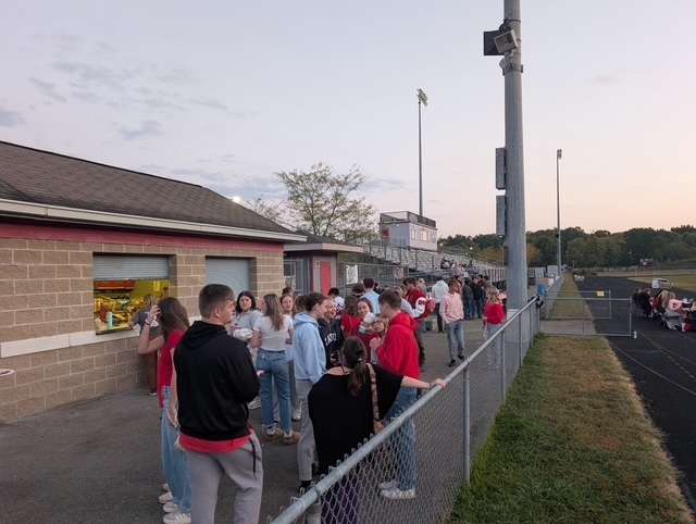 🌅🥞 Seniors kicked off the day with our Sunrise Breakfast! Pancakes, bacon, sausage &amp; laughs made for the perfect start to senior year. 🐾✨#Classof2026 #BethelTate #SunriseBreakfast