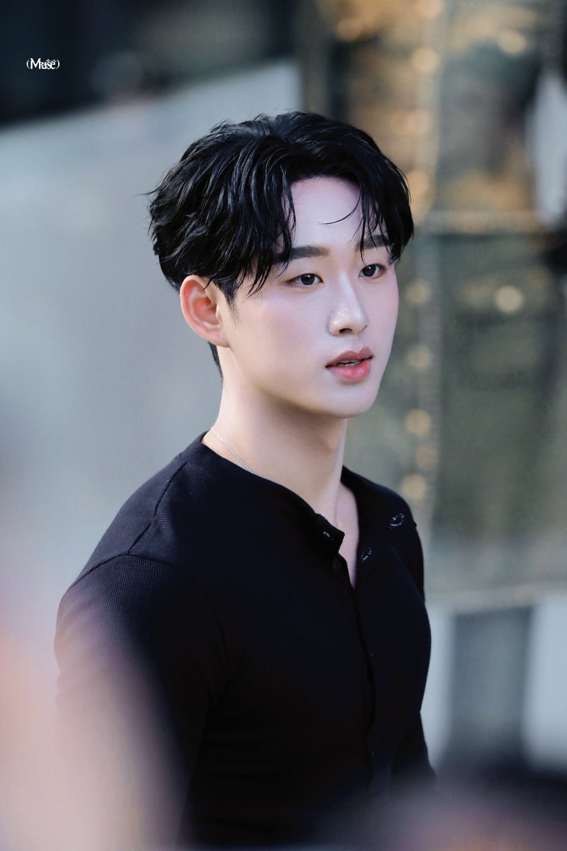 เป็นแก้วเป็นแสง เป็นหน้าเป็นตา 👦🏻✨

EST AT CHANEL OPENING

#CHANELEMQUARTIERxEST
#est_rvp