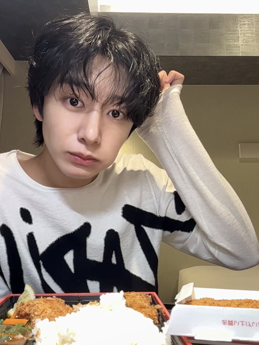 #형원 (◎´〇`◎) 🍽️🤍

오물오물