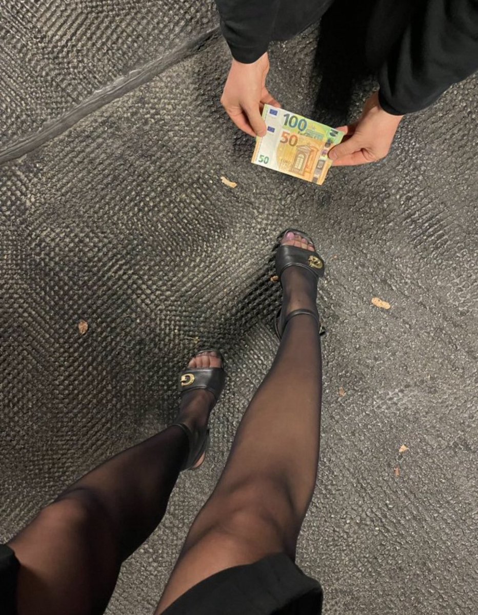 wer will abdrücken?
#herrin #Goddes #feet #nylonfetısh #stinky