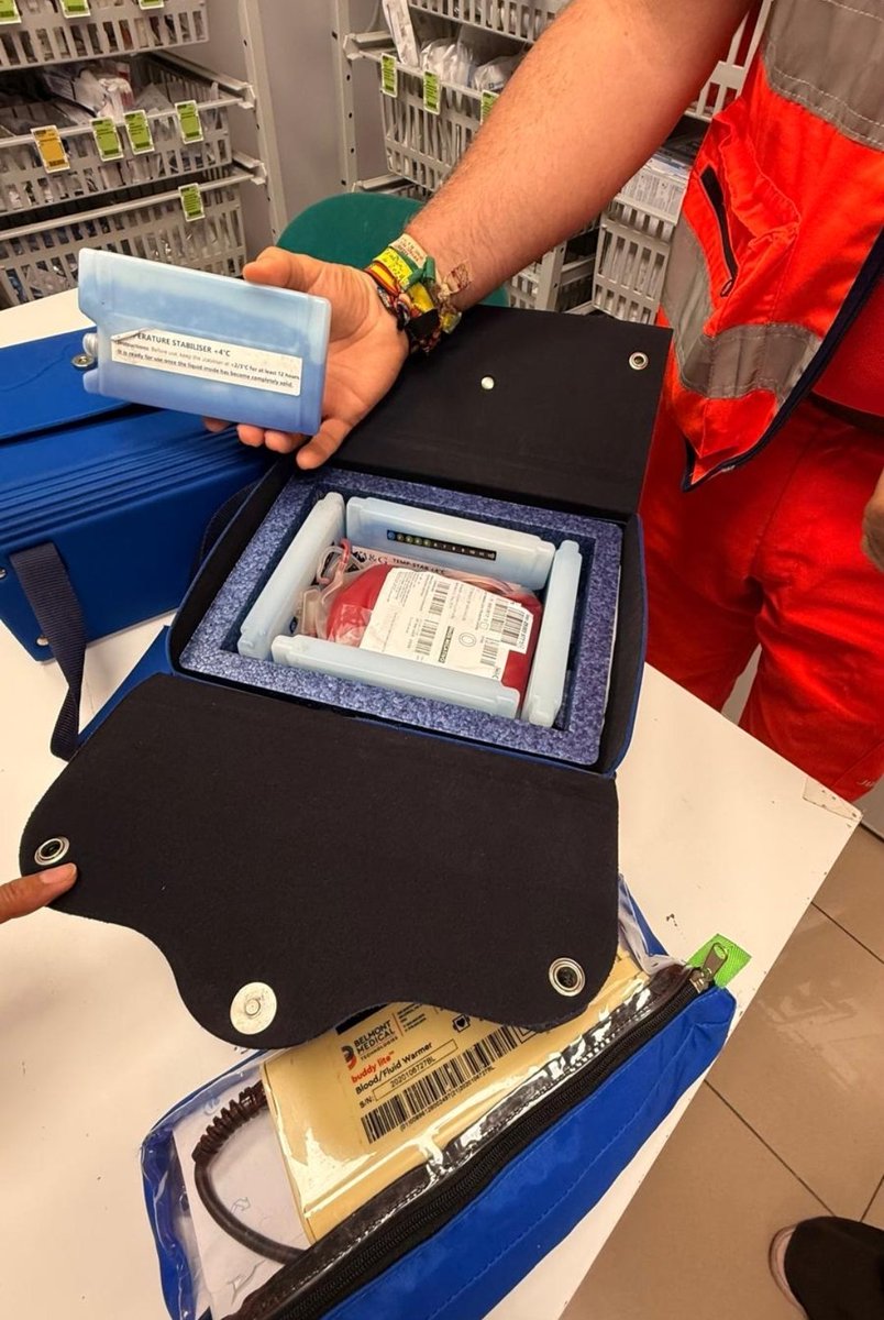 061Cordoba's tweet photo. El helicóptero sanitario de #Sevilla (Helse) del #CES061 se suma al de #Málaga y #Granada en el proyecto #TREX de transfusión extrahospitalaria. Próximamente el #helco de @061Cordoba también llevará #sangre entre su material para poder tratar in situ a los pacientes indicados.🩸 https://t.co/dmIJXqNwVr