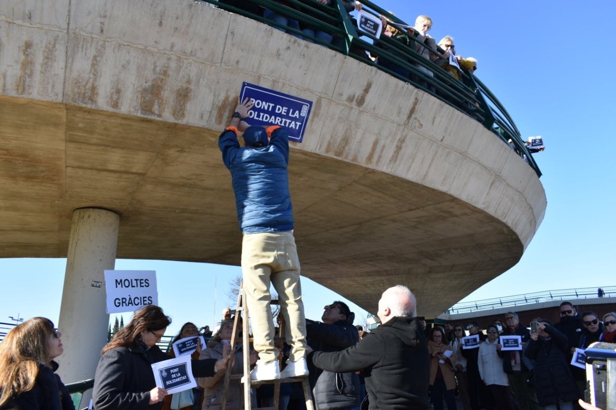 📢 Interposarem una reclamació a <a href="/generalitat/">Generalitat</a> per retirar la placa de la «Passarel·la de la Solidaritat», col·locada pel veïnat afectat per la DANA, i substituir-la per una només en castellà. Així, esborren la llengua i el gest multitudinari del poble.

diarilaveu.cat/llengua/la-gen…