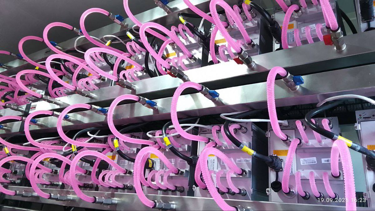 Titans_33's tweet image. Bertha is LIVE

Our first batch of 30 of the best S21 Hydros XP miners have begun printing BTC, $TITAN APR will begin compounding aggressively, and that’s when the flywheel kicks in:

➡️ More BTC mined
➡️ More rewards
➡️ Higher $TITAN price
➡️ Bigger treasury
➡️ More investments…
