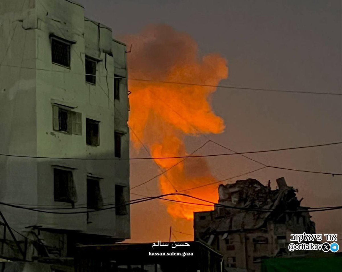 🔴אין ספק שצהל בדרך להשמדת שכונת תל אל הווא בדרום מערב עזה - נגמ״שים מתאבדים ושורה של תקיפות אלימות מסביב לשעון🔴
לברוח או למות - צה״ל לא משאיר לעזתים שום ברירה