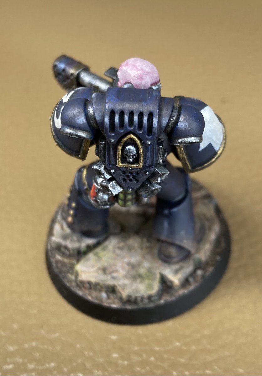 スペースマリーンヒーローズのブラザー・カリストゥス完成しました。
サフ・トップコート以外ファレホ筆塗り。
今回は火傷表現や金属の焼け表現を頑張ってみました。
リプ欄も見てちょ

#warhammer40k 
#warhammer
#ウォーハンマー
#スペースマリーン
#WarhammerCommunity