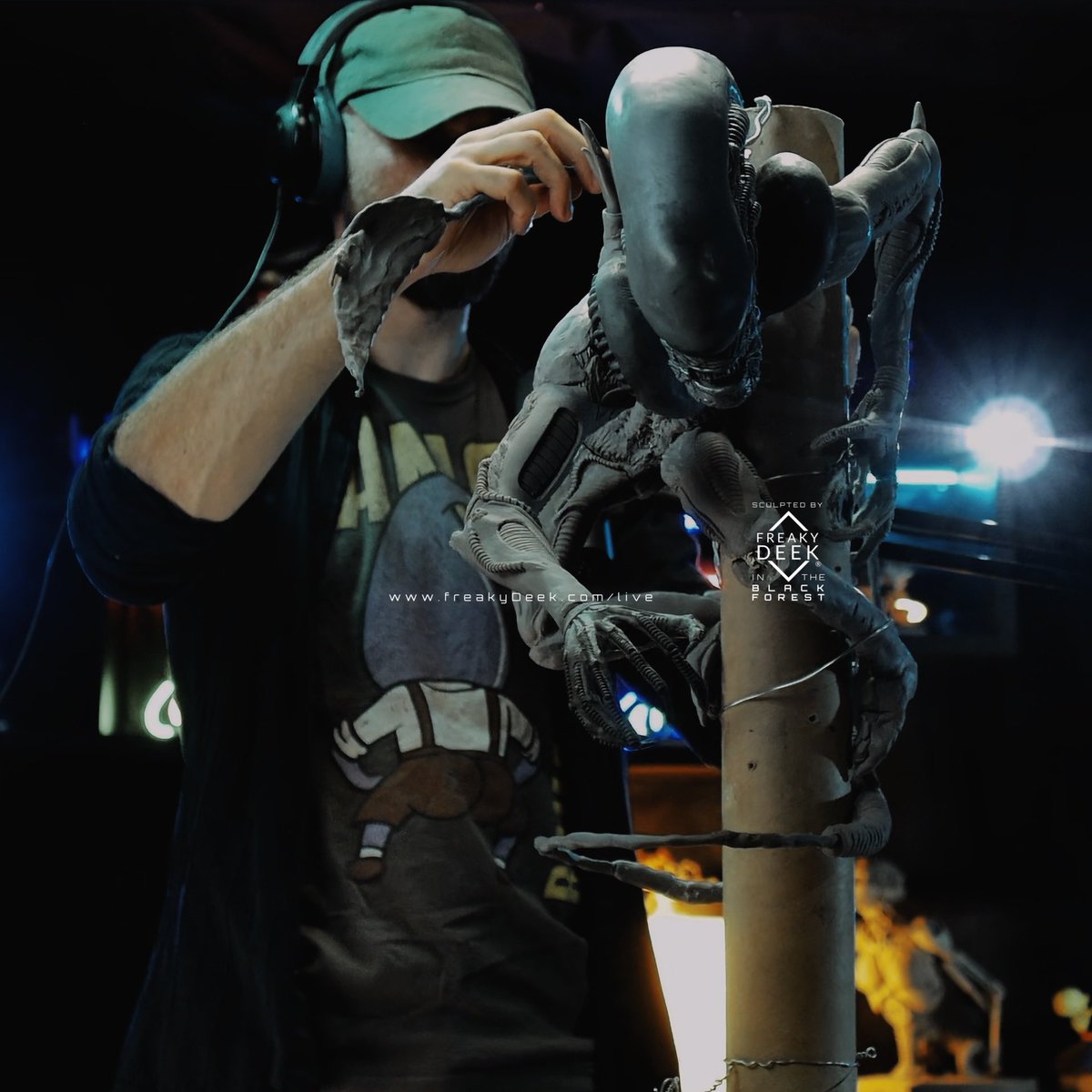 Reminder: clay under your nails is the artist’s version of battle scars.
Watch me earn mine: twitch.tv/freaky_Deek
#ArtStreamers #ClayMonster #AlienArt #TwitchClay #SciFiSculpt #HorrorLive