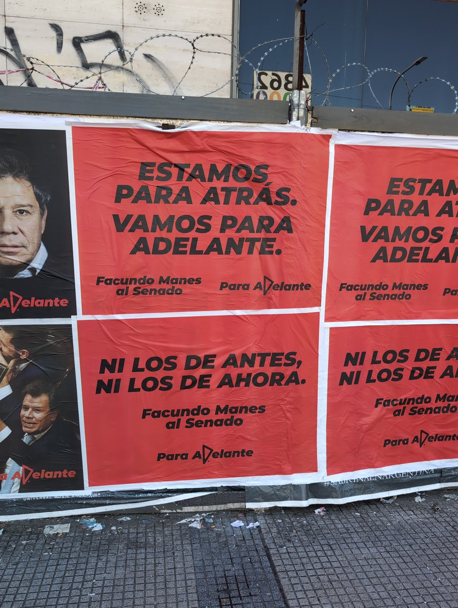 GinoMiso's tweet photo. @loris_eccheli Altre scene di vita di Buenos Aires

- Milei cattivone toglie i soldi a università e ospedali (ma sotto trafiletto: inflazione mensile sotto il 2%, meglio del previsto)
- lavagne per aggiornare ogni giorno i prezzi in pesos, davanti a tutti i locali
- manifesti elett. comunisti https://t.co/VnELTYb3Gl