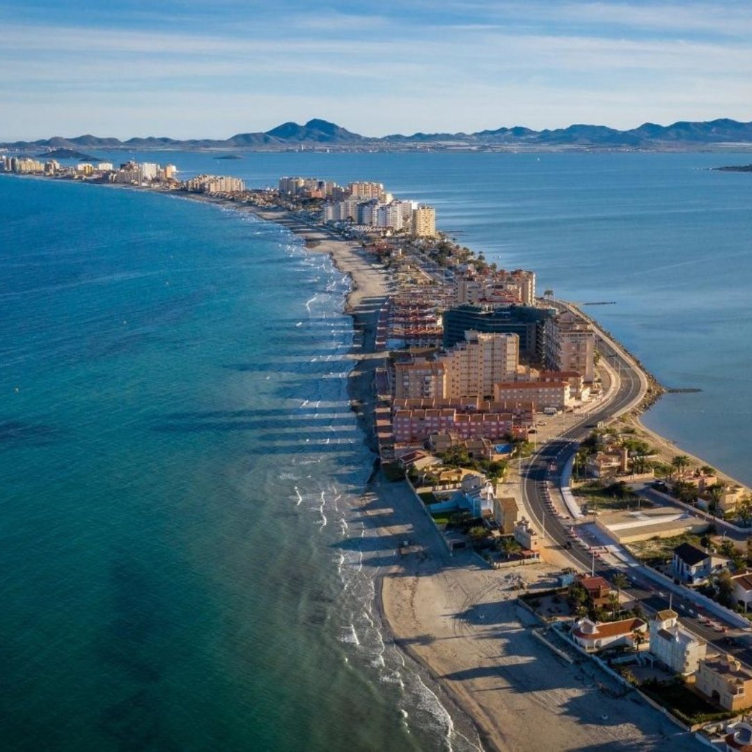 ¡La Manga se llena de vida este fin de semana!

Disfruta de sus fiestas, pasea por sus calles, degusta su gastronomía y vive el gran ambiente de nuestra hostelería. 🍤🍹🎶

#LaManga #FiestasLocales #Gastronomía #Hostelería #PlanesConEncanto #FinDeSemana #Diversión #TurismoMurcia
