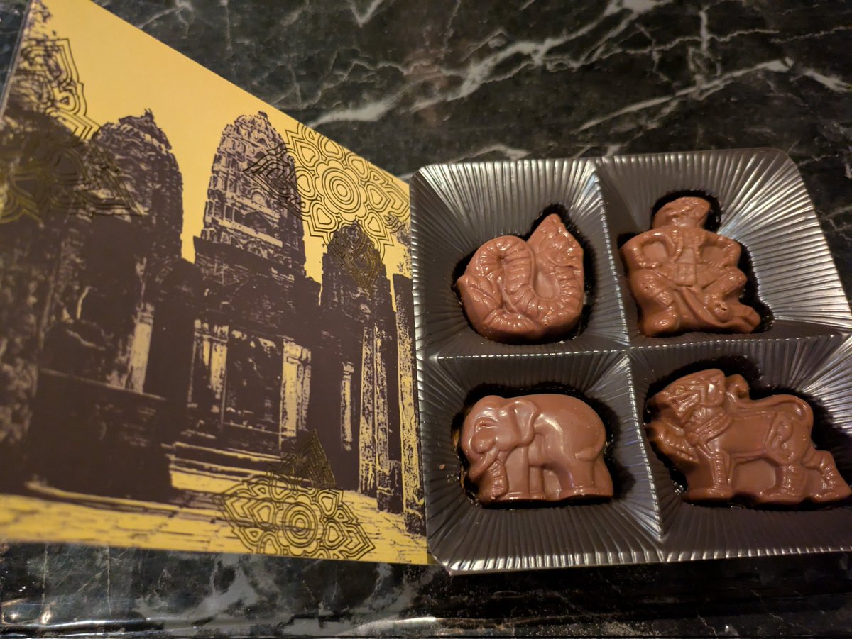 タイのお土産頂きました✨
ママは、韓国か香港行ってみたいなぁ(笑)
#金沢スナック
#金沢bar
#barCats
#片町シンニチビル１階
#カラオケ無料
#女性スタッフ募集中