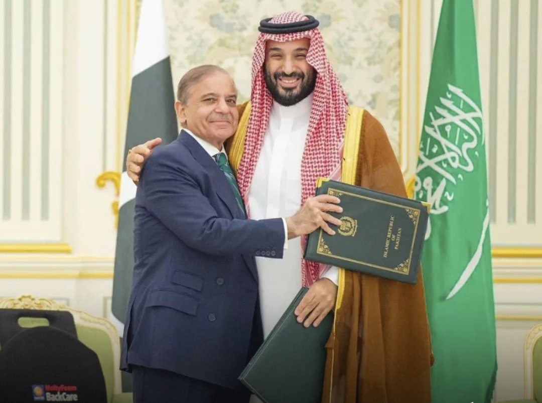Pakistan’s Defense Minister announced that, under a new defense agreement with Saudi Arabia, Islamabad’s nuclear program would be made available to Riyadh if needed.

This marks the first time a Pakistani official has explicitly confirmed that Saudi Arabia is under Pakistan’s