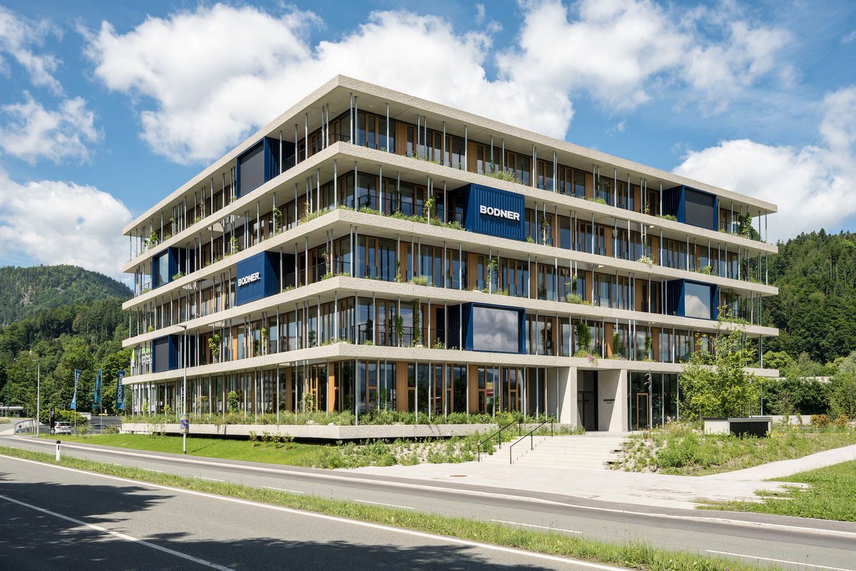 Archello's tweet photo. Zechner & Zechner’s Kufstein HQ for BODNER champions long-term sustainability with locally sourced materials, exposed concrete, timber façades, and Tyrolean wool finishes.
https://t.co/mduu3hTd5w
#SustainableArchitecture #MaterialStrategies #ZechnerDesign https://t.co/Sf59XsTw2L
