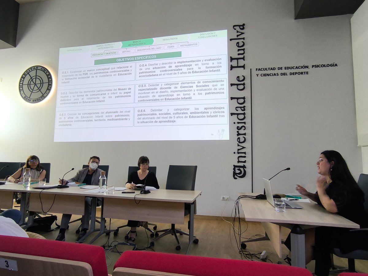 Con mucha alegría celebramos la defensa de la tesis doctoral de nuestra compañera Elisa Arroyo Mora en Didáctica de las Ciencias Sociales 🎓📚. Un paso enorme fruto de su esfuerzo y pasión 👏✨ #DESYM #Investigación #Educación