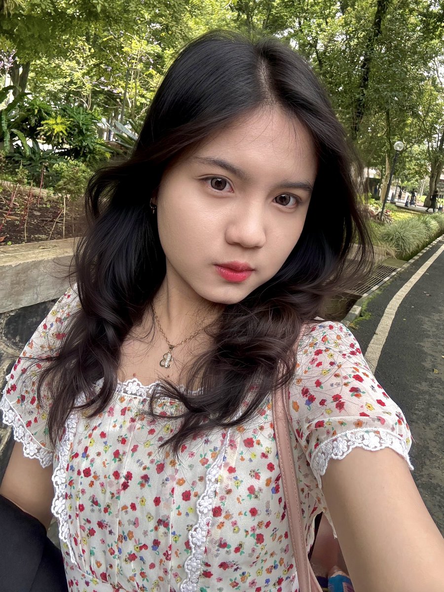 awrelyaa's tweet photo. the poet                                          the poem https://t.co/UfbRpRCHFI