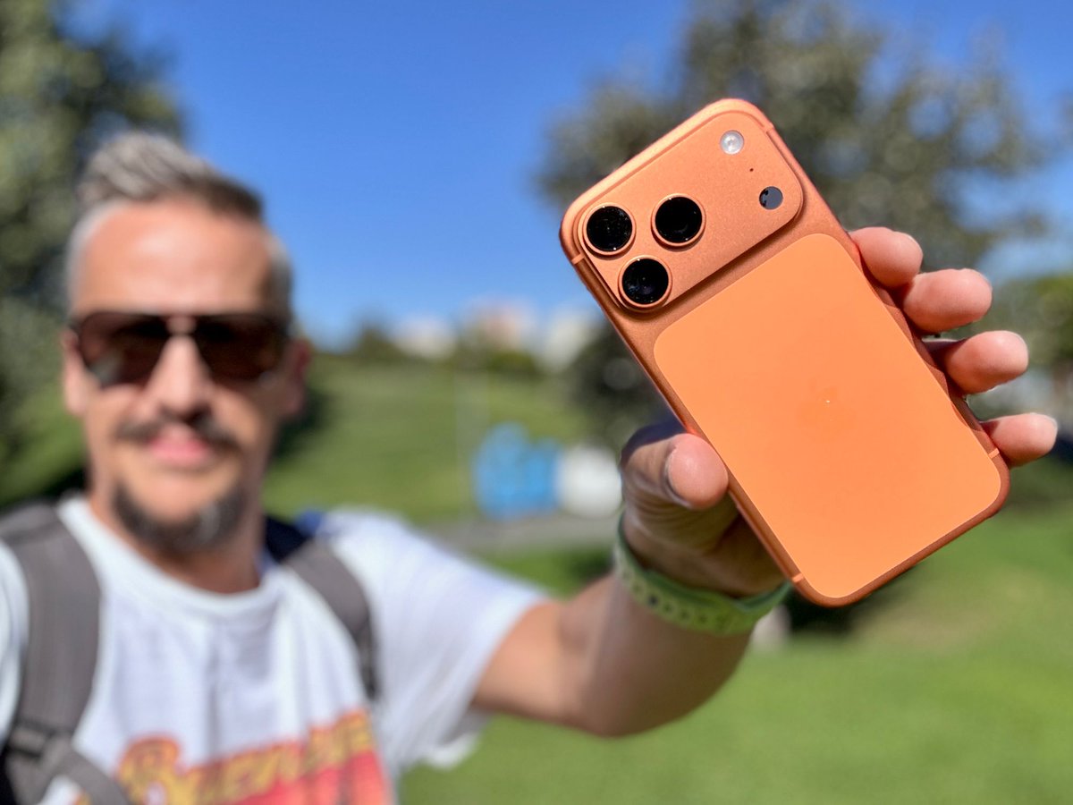 xab83's tweet image. Nagyon veszélyes dolg a 17 Pro közelében lenni! 😬 #TechTember #gadgetporn #iPhone