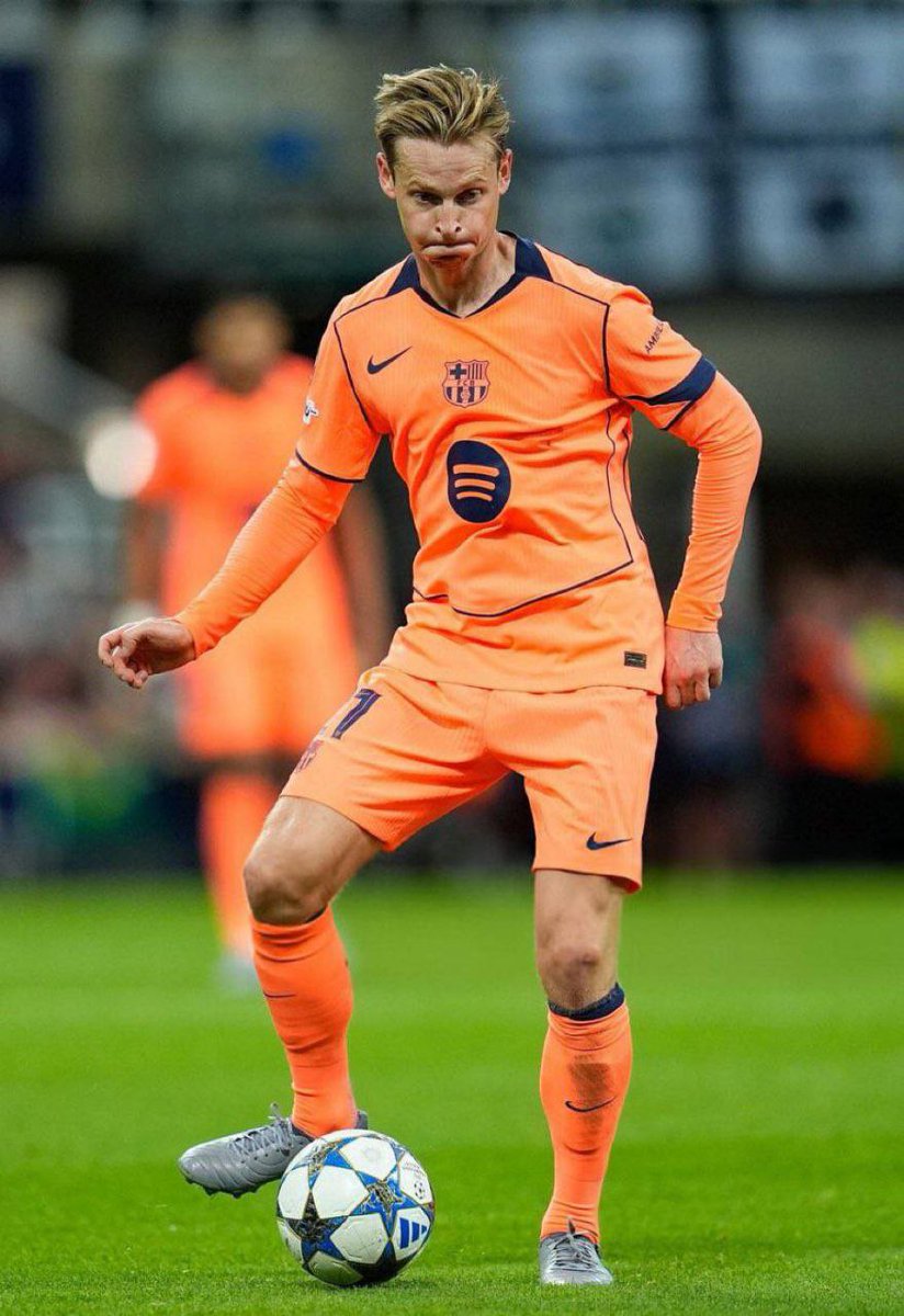 fcbaze's tweet photo. Frenkie de Jong vs Newcastle
• 86/87 ötürmələr (hamıdan çox)
• 99% ötürmə dəqiqliyi
• 2 yaradılan qol şansı
• 5 müdafiyə qatqısı
• 100% uğurlu driblinq
• 2/3 uzun hava ötürməsi
• 0 dəfə oyundan düşmə
• 5/8 qazanılan duellər 
Zədədən qayıtmaq və vəhşi performans göstərmək! https://t.co/8jym1QotIo