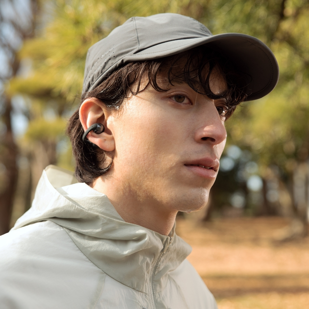 CDCoureurs's tweet image. Découvrez les derniers écouteurs Shokz pour courir et profitez d'un confort optimal, d'un son de qualité supérieure et d'une conscience totale. Prêt à améliorer chaque foulée ? 🎧🏃‍♂️ #Shokz #RunWithSound #StayAware

ow.ly/3A3L50WYf8y