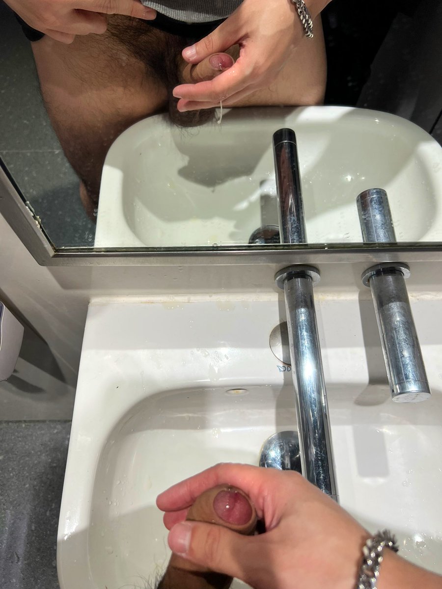 outjj69's tweet photo. Shit…. 比人揸到出晒汁汁🤤
睇番都好爽
今日谷左10日 好想比人睇下我幾淫🤭 https://t.co/bzGxQl5C9d