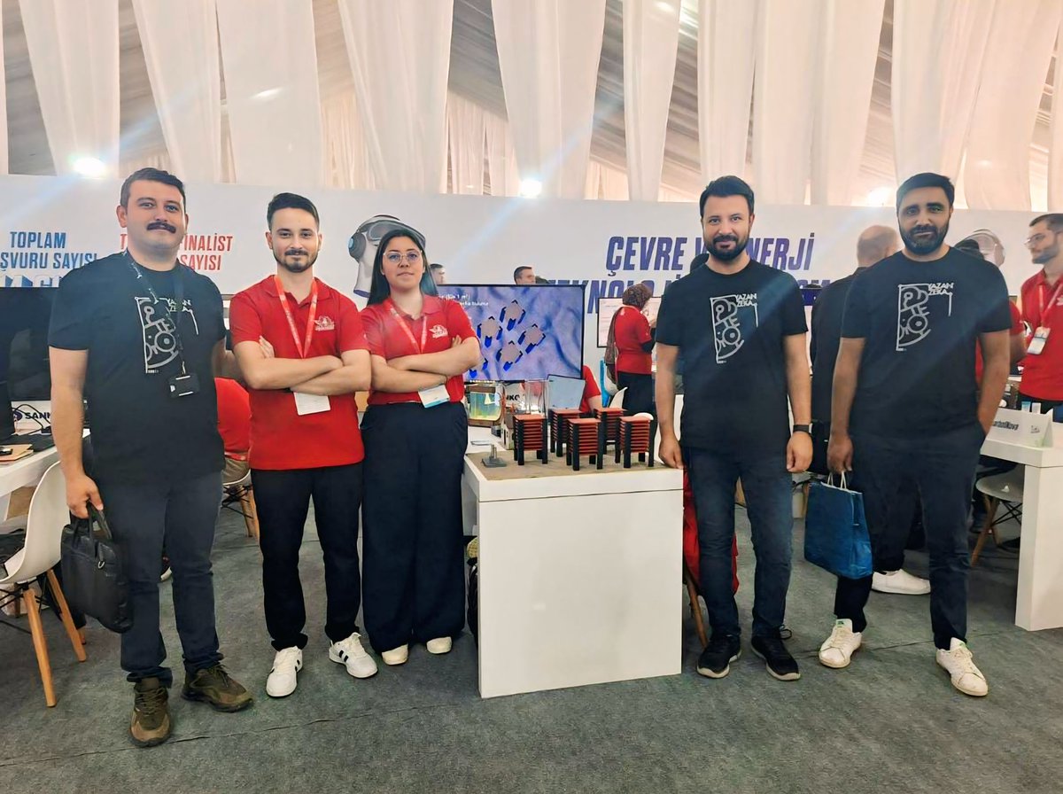 YazanZeka's tweet photo. ✨ Bugüne kadar birçok proje takımının kapasitesini geliştiren #YazanZeka kapsamında ilan edilen Yeni Çağın Kodları Atölye ve Mentörlük Programı, #Teknofest 2025’te tanıtıldı! 🚀

📌 Son Başvuru: 20 Ekim 2025

@TCSanayi
@KalkinmaAjansGM
@GMKAjansi
#YapayZeka #AI https://t.co/lmvBDwv1GY