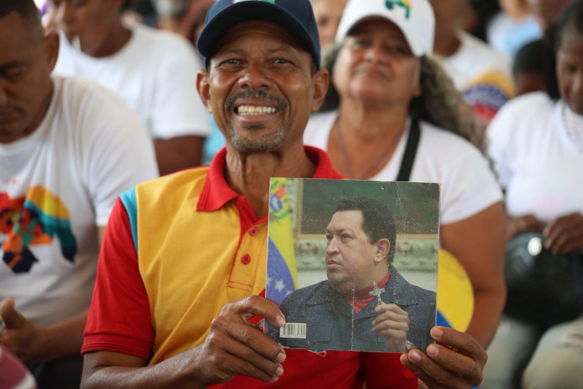 En #Comunas #Miranda seguimos avanzando para que la comuna sea “la instancia necesaria para lograr la transformación del Estado hacia un estado comunal, donde el pueblo pueda ejercer a toda capacidad el #PoderPopular”, como lo expresó el Cmdt. Hugo Chávez. #ComunaONada✊️
