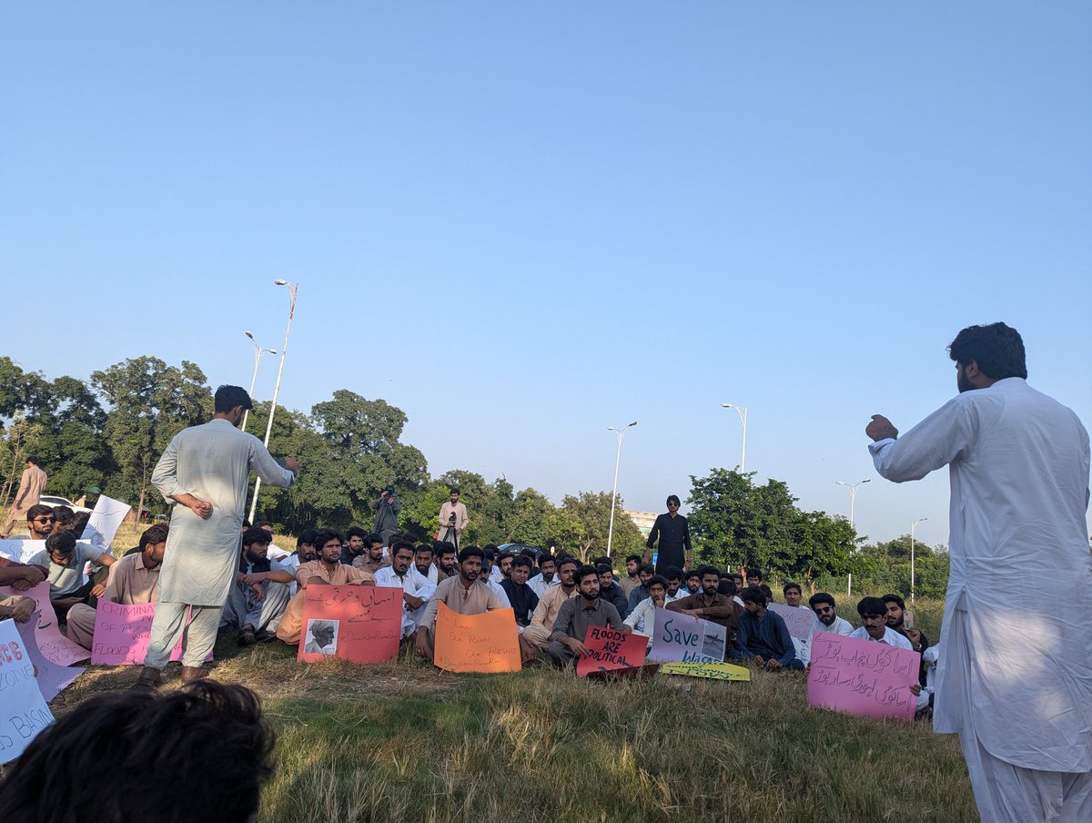 amjadmehdi17's tweet photo. At NPC Siraiki students &amp; activists are protesting Punjab &amp; Federal Government's criminal neglect and engineered flooding of Sariaki Wasaib. Demand floods Enquiry Commissioin, loss and damage assessment report, rehabilitation funds and regional autonomy. #SaveWasaib #floods2025 https://t.co/Q1bF2XcExu