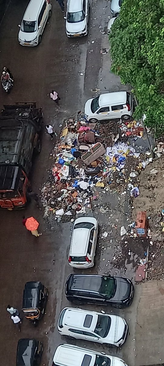 jaasvir9's tweet photo. @mybmcSWM thos is the condition of road outside Shreedham Splendour New Link Road Anand Nagar,  Jogeshwari West under @mybmcwardKW https://t.co/yCaTeexOgW