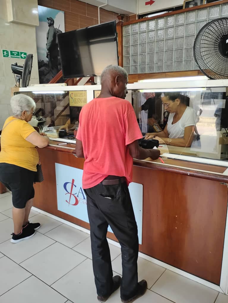 📌Pago a jubilados, rápido, seguro y con tranquilidad en Sucursal 1001, Las Tunas.

#CADECA #CuentaConmigo 
#TuSeguridadNuestroCompromiso