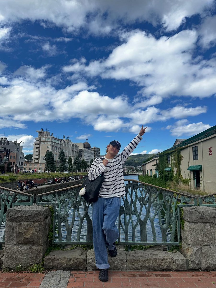 Kkorepo's tweet photo. 「#東方神起」#チャンミン、北海道を満喫…ナチュラルファッションでもまぶしい存在感 
🔗https://t.co/OoXCr6aiFw https://t.co/0o8KChmtMr
