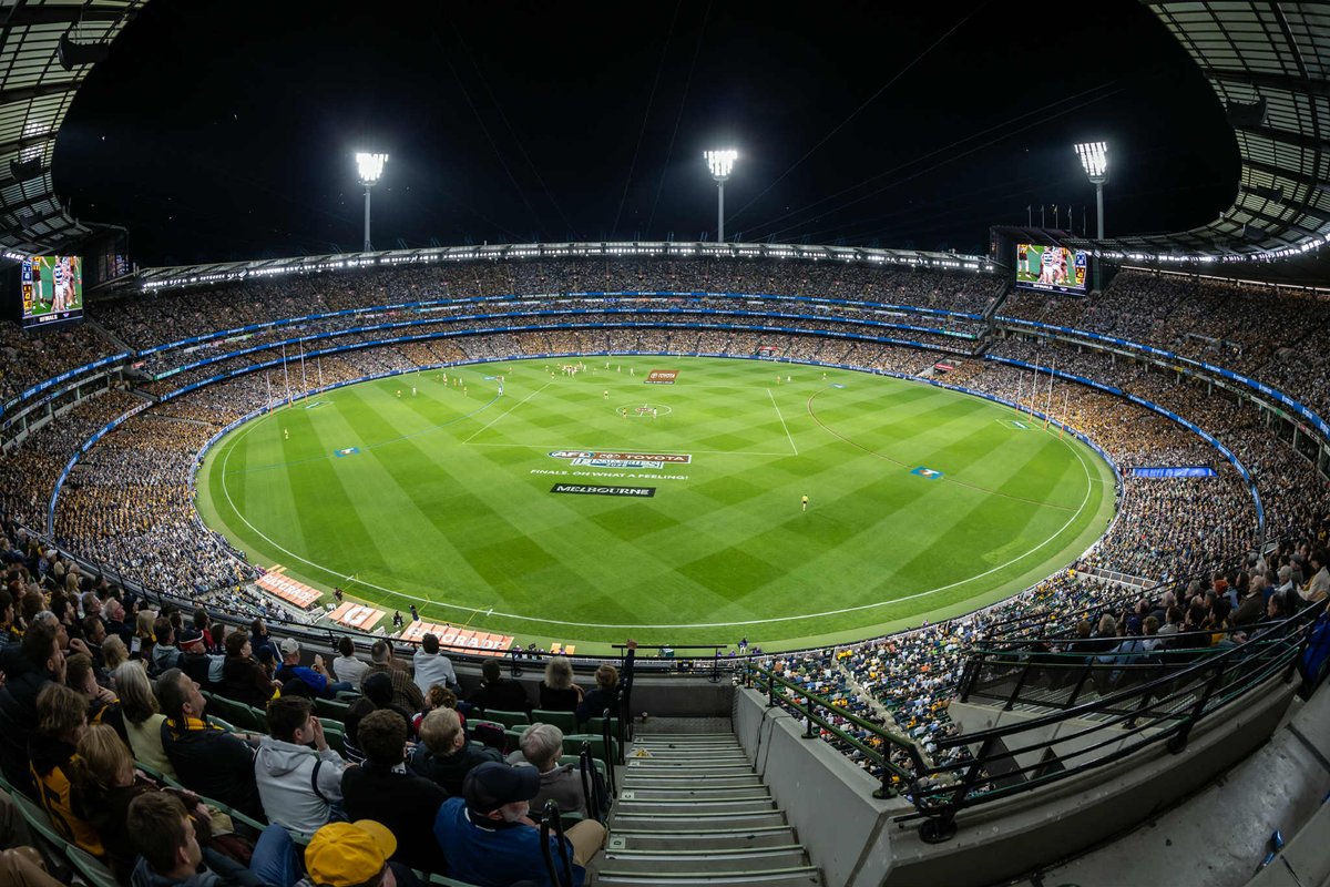 Tonight's attendance is 99,597.

#AFLCatsHawks