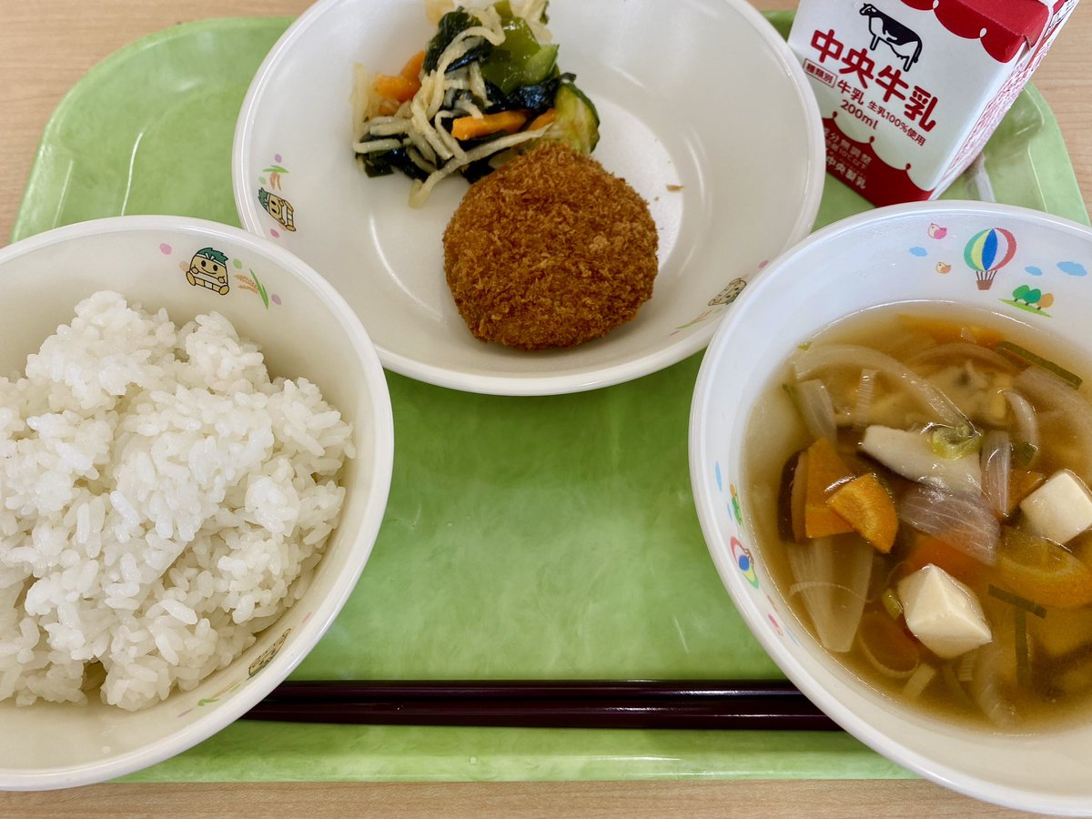 【今日の稲沢市の給食】

学校給食の試食会に参加させてもらいました（給食費を払って、頂いています）

おいしかった！ですが、育ち盛りの中学生には、少ないかなぁ…