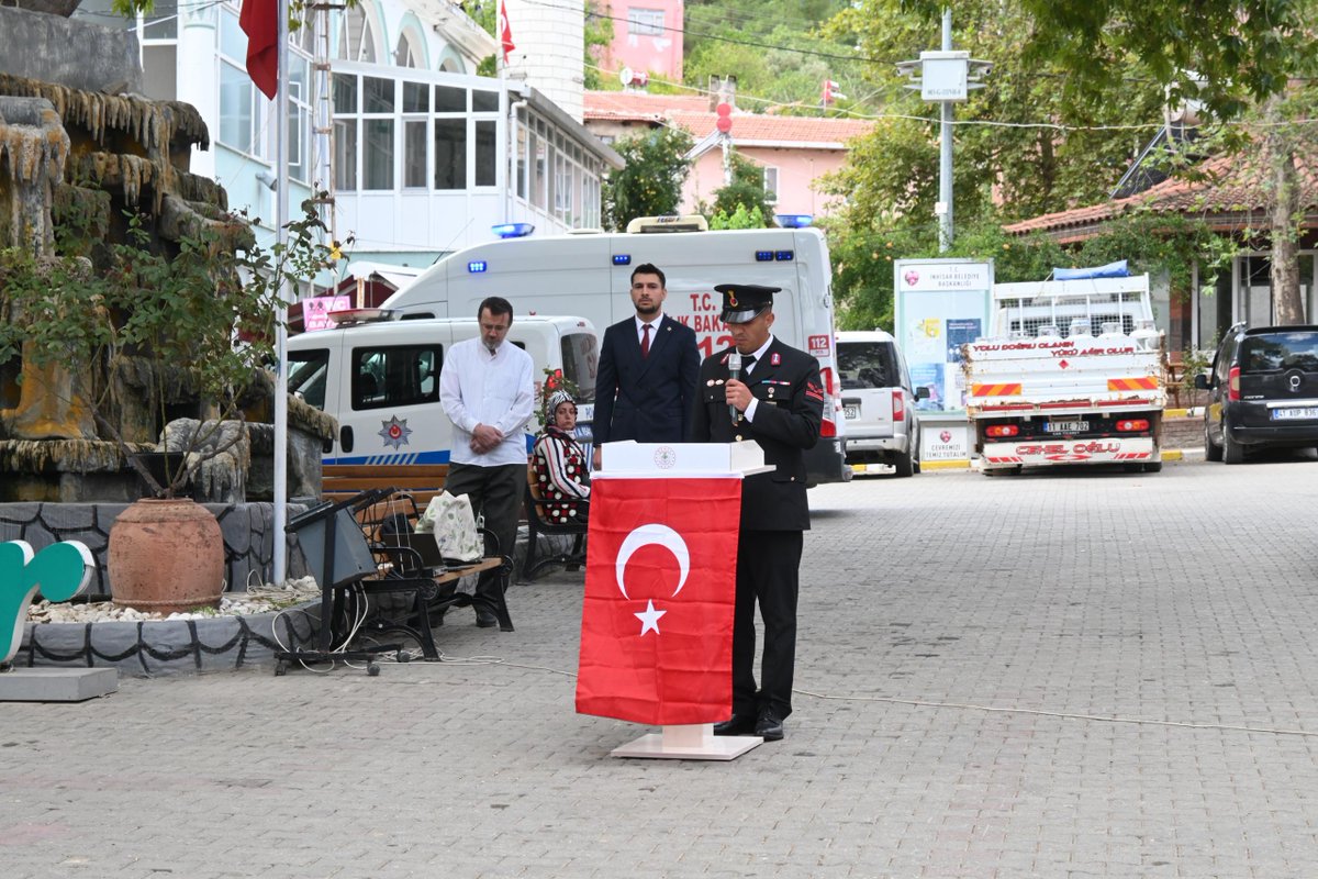 Kaymakamımız Sayın Mücahit ÜNAL, 19 Eylül Gaziler Günü münasebetiyle düzenlenen törene katıldı. 
Sayın Kaymakamımız çelenk koyma töreninin ardından gazilerimizle bir araya geldi.

<a href="/kaymakam_unal/">Mücahit Ünal</a>