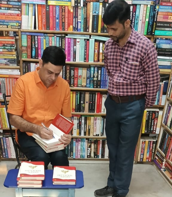 A memorable evening of ideas and inspiration at Jain Book Depot as Dr. Varun Gulati signed Hindu Thought: A Foundation of Moral Living.

Thank you to all readers and well-wishers who came together to celebrate. 

#BookEvent #HinduPhilosophy
