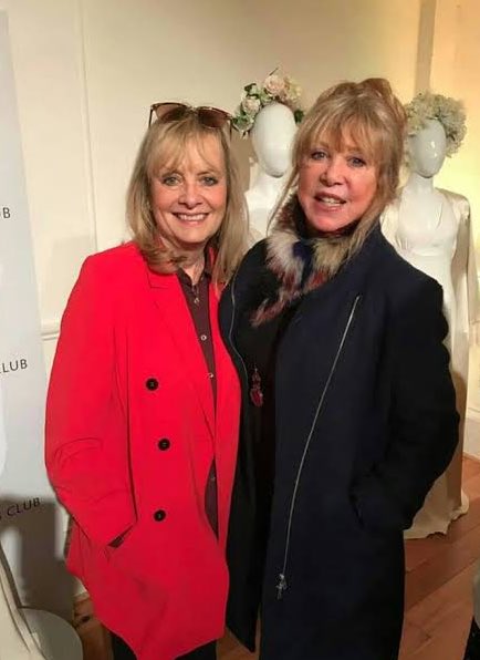 groovyboyd's tweet image. Happy 76th birthday to the lovely Twiggy!
Here is Pattie photographed with Twiggy 🤍