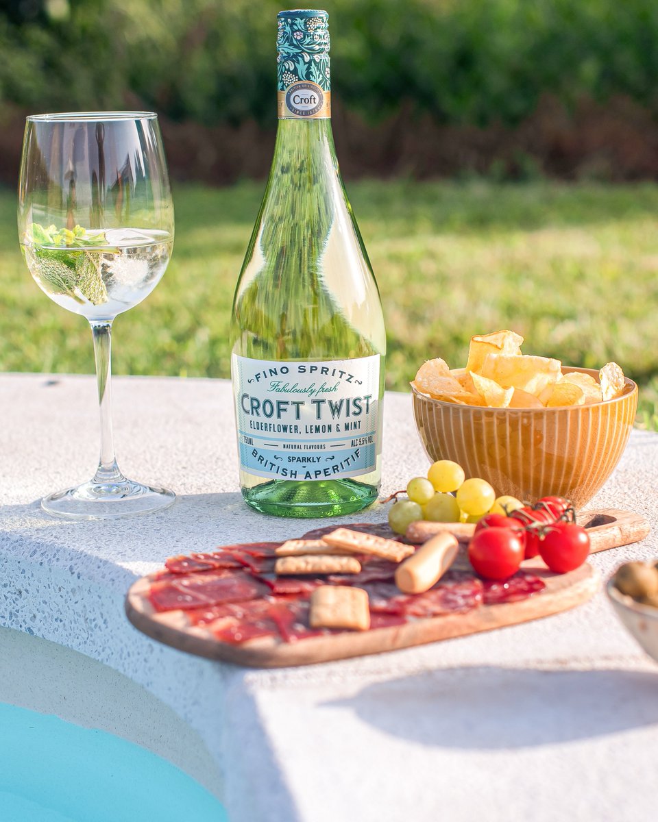 🥂 Despedir el verano siempre sabe mejor con un aperitivo gourmet al aire libre.

Deléitate con nuestros ibéricos loncheados y el frescor burbujeante de <a href="/crofttwist/">Croft Twist</a> en un maridaje perfecto para cerrar la temporada y brindar por lo que está por venir.

tienda.senorio.es/es/producto/se…