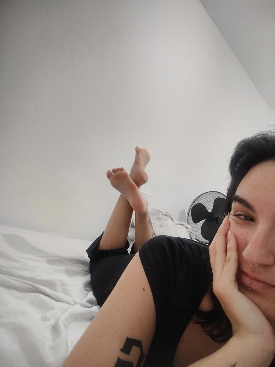 GoddessNix_99's tweet photo. Been walking all morning. Make me happy and send 💸

Findom footfetish paypig humanATM https://t.co/sSun2XfJME