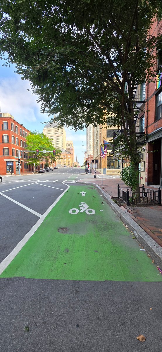 OnlyInBOS's tweet image. Boston’s bike network now spans 100 miles—putting half of residents within a 3-minute walk of a safe, connected route.

❤️