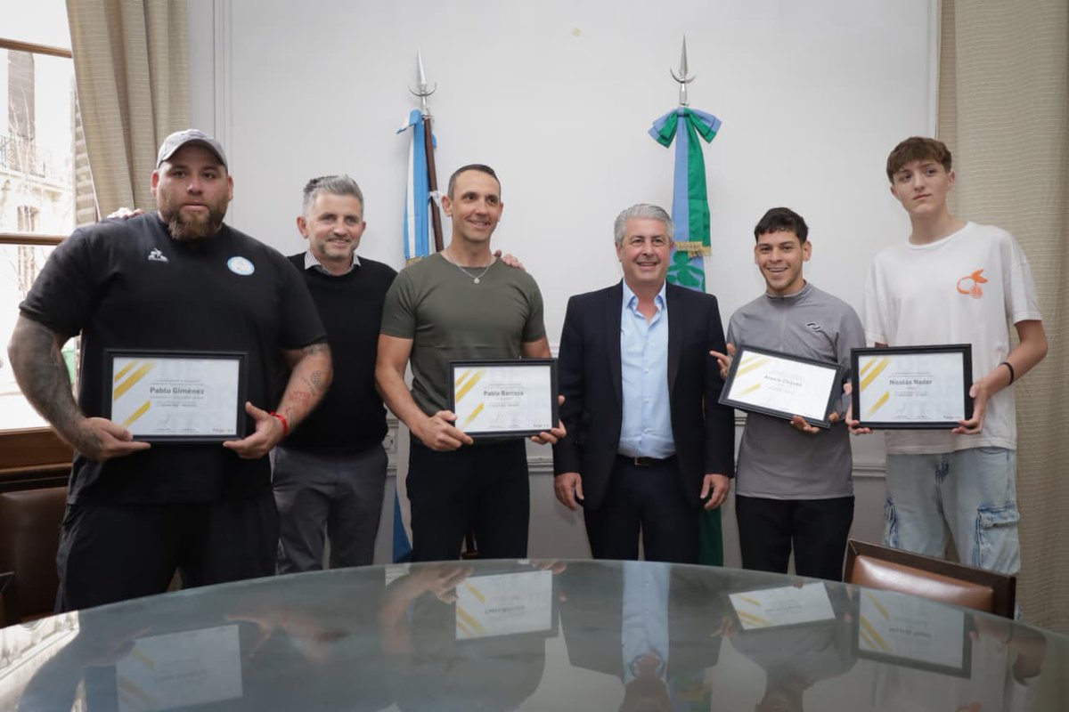 MuniPergamino's tweet photo. Reconocimiento a nuestros deportistas pergaminenses que participaron de los Juegos Argentinos de Alto Rendimiento (JADAR).

Alexis Chávez, Pablo Giménez, Pablo Barraza y Nicolás Nader. A ellos se les sumó la distinción para el profesor Andrés Buey. https://t.co/dcWgDHUxNE