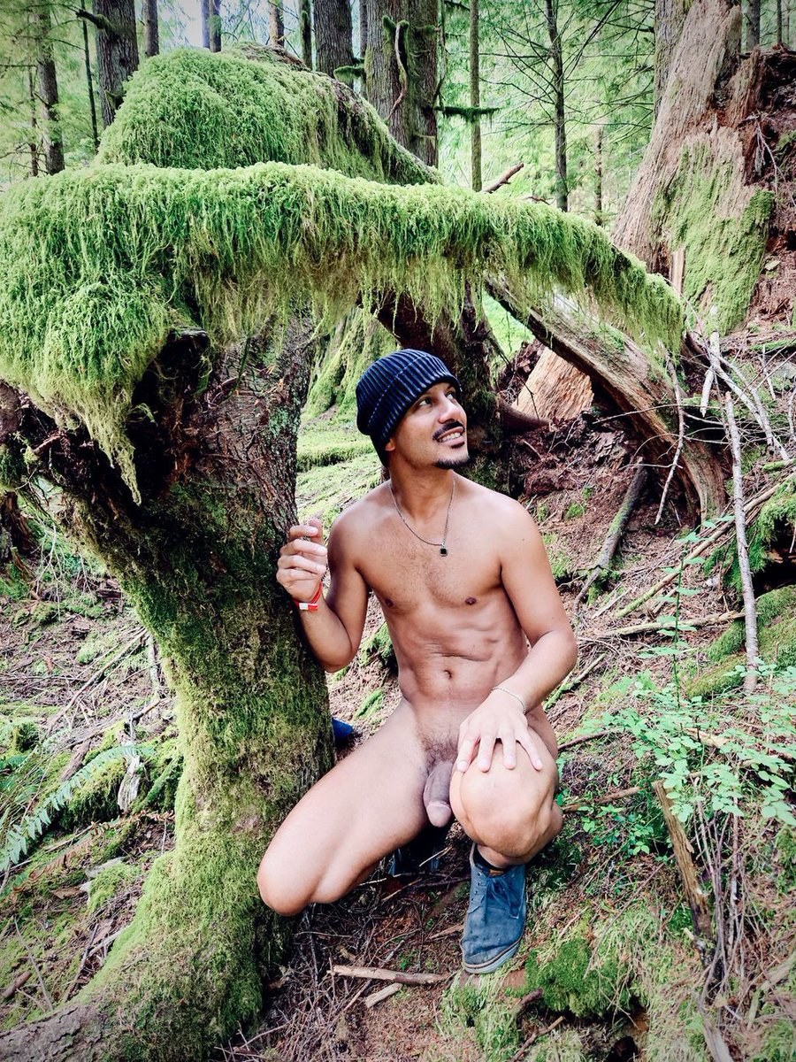 Roots this big make everything else feel small.

#gaynudist #softie #gaylatino