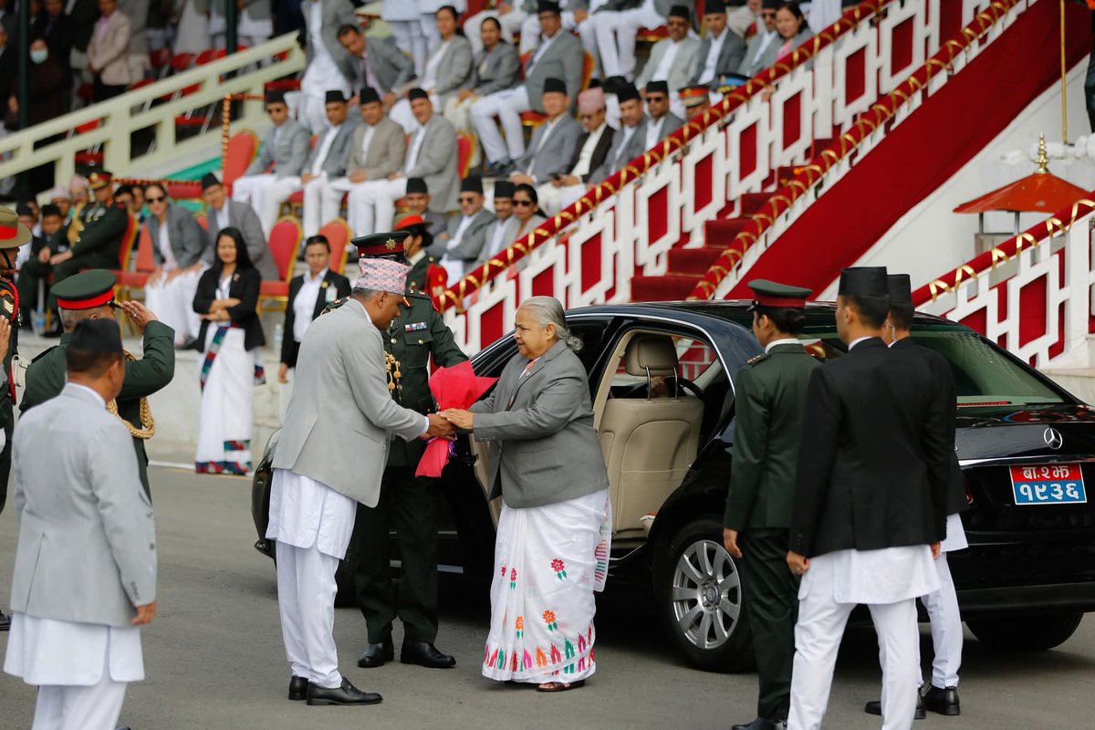र अन्तमा ७२ जना बेकारमा मरे। जो मर्‍यो त्यो हार्‍यो नेपालमा। बहादुर शाह देखि राजा वीरेन्द्र कसैले न्याय पाएनन्, न त १७,००० ले नै न्याय पाए। ती ७२ जनाको मरण पनि व्यर्थ नै हुने हो। हत्याको छानबिन हुने सुरसार छैन। बुढानिलकण्ठ, खुमलटार र बालकोटमा भेटिएका नोटका बिटा बारे न "हामी