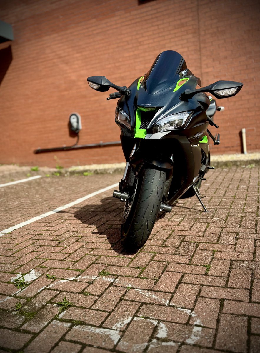 ⚡️ 🖤💚 😍  
Ride to work day x