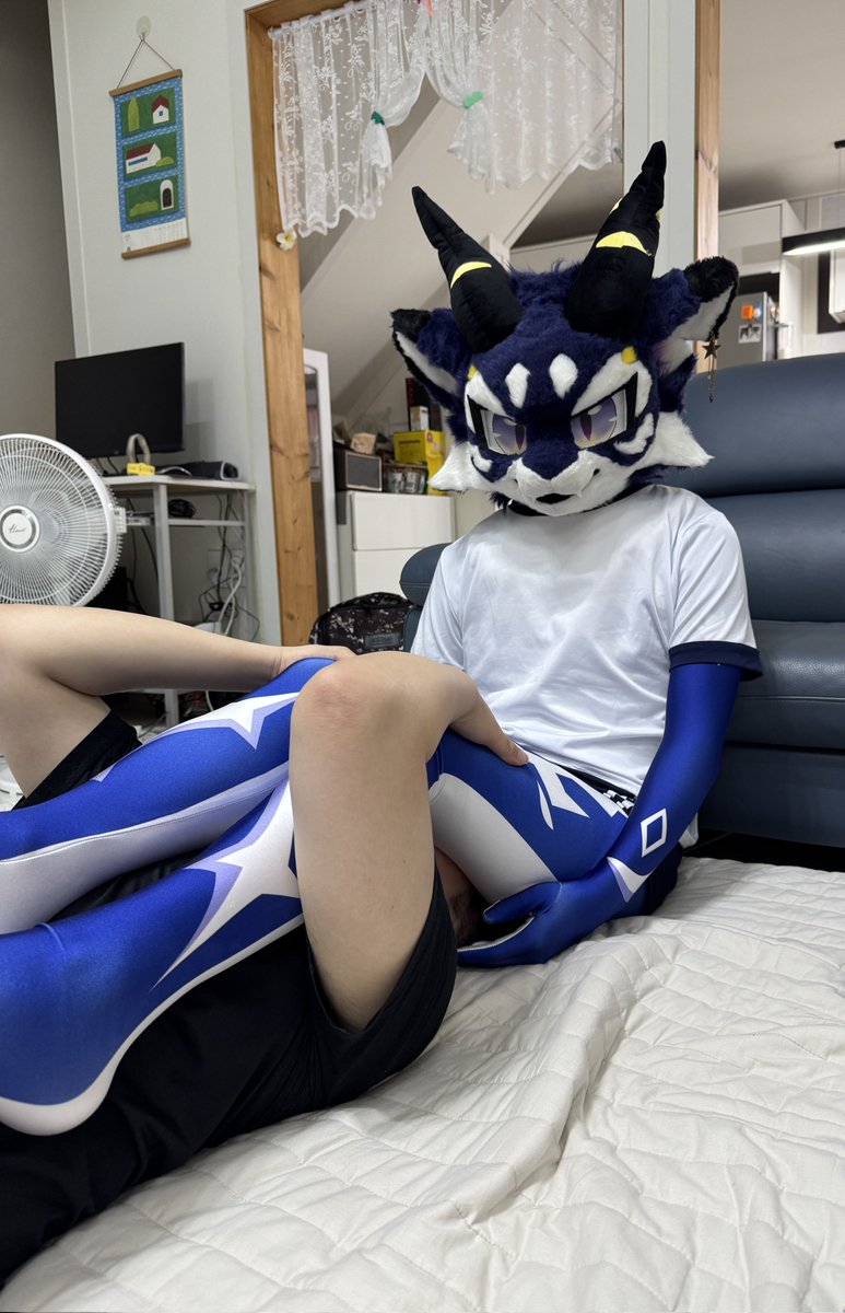 #fursuitfriday
😆
